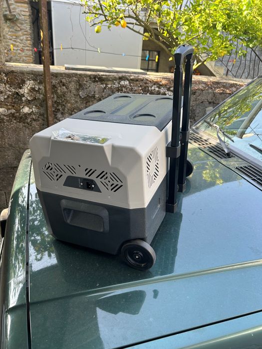 Arca refrigeradora 12/24v 220v nova 30 Litros