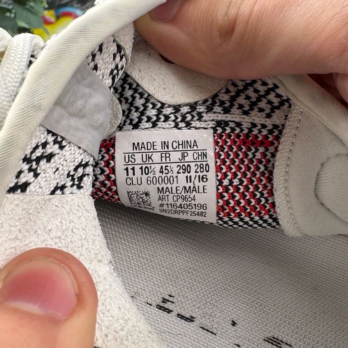 Кросівки Adidas Yeezy Boost 45 розмір E159
