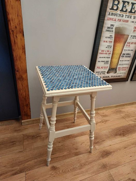 Stolik ozdobny do domu, na balkon lub taras