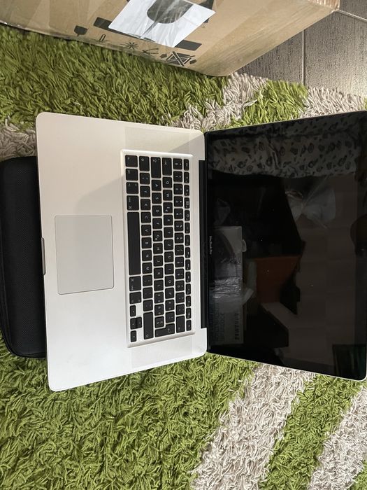 Macbook pro неробочий, на розбірку