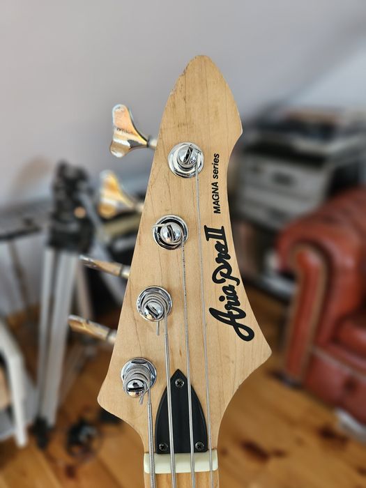 Gitara basowa Aria Pro II