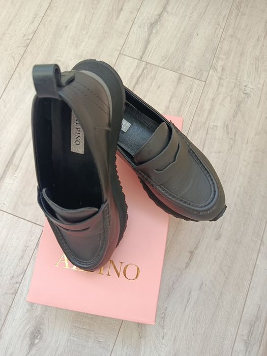 Продам фирменные кожаные мокасины