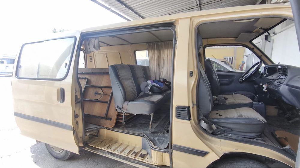 Carrinha toyota Hiace lh102 - 6 lugares Mista