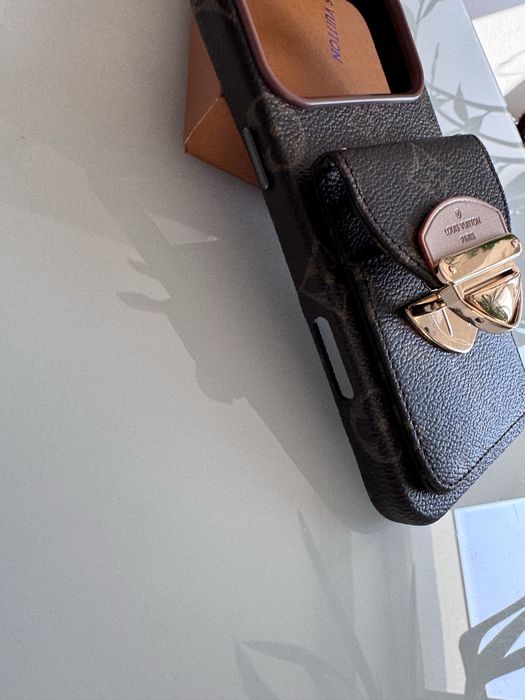 Piekne etui na telefon Iphon 17 pro max