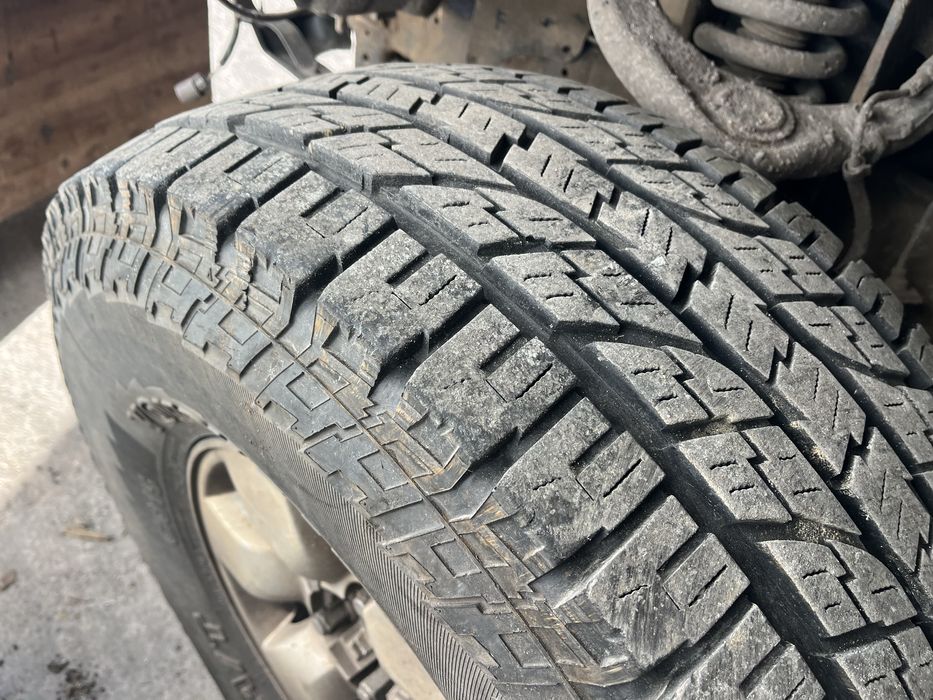 Pneus 33 + jantes tiyota hillux