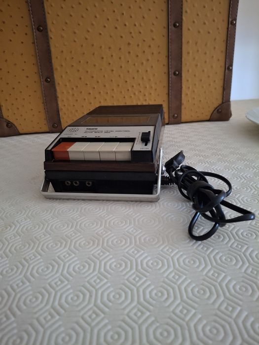Rádio Gravador antigo