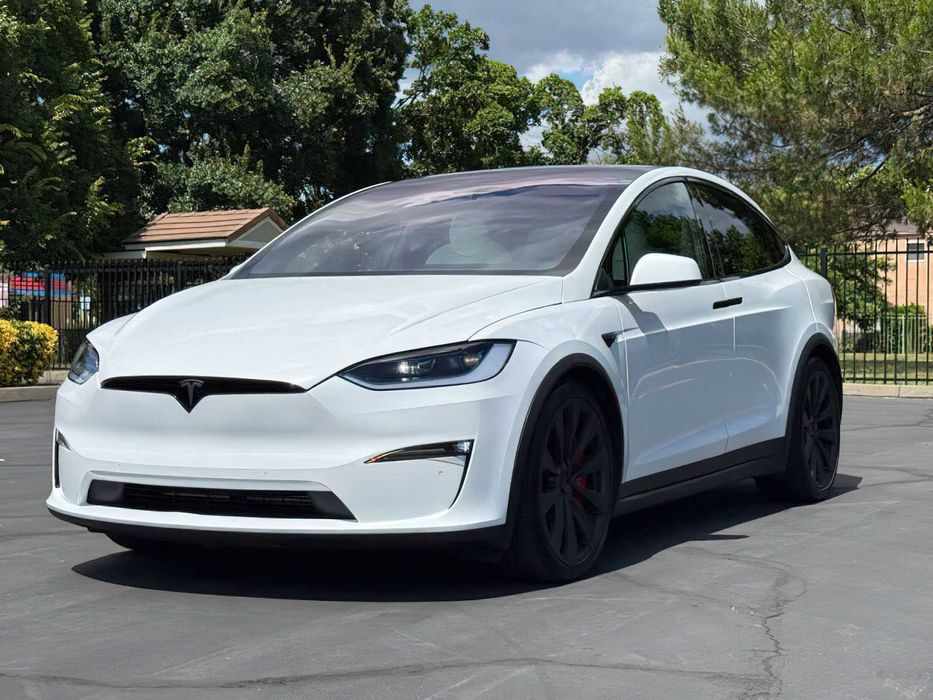 Tesla Model X Plaid      2022