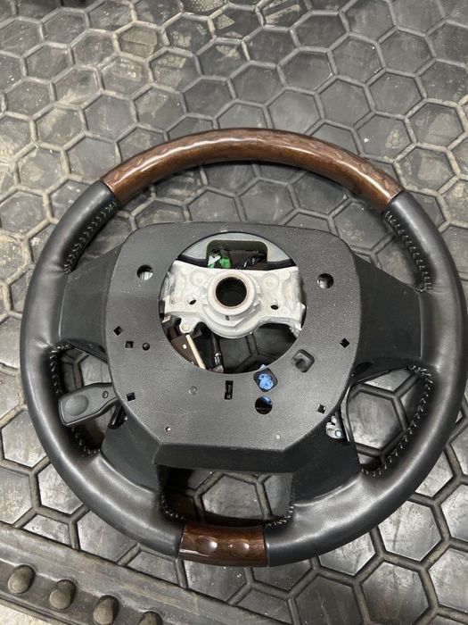 Руль в сборе с подушкой LC 200 2020 (максимальный)