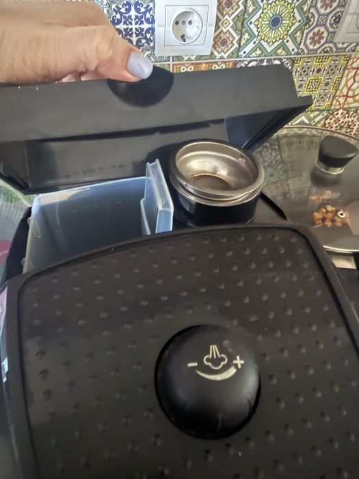 Кавоварка ріжкова кофеварка рожковая Delongi ec260.bk