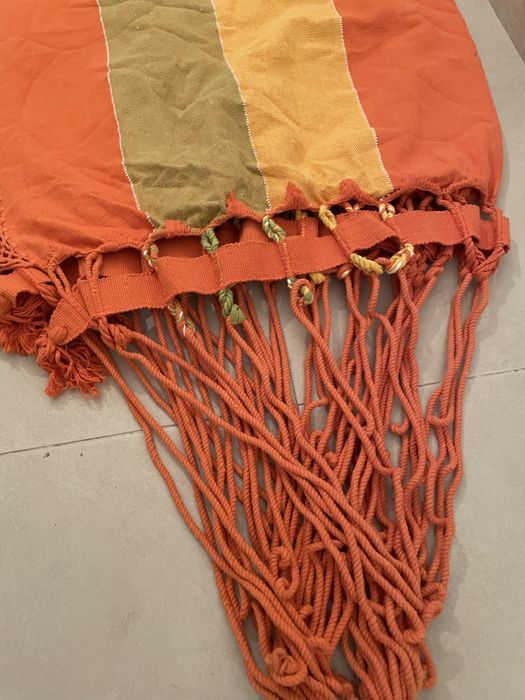 Cama Baloiço cores vibrantes