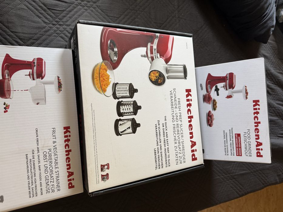 KitchenAid z akcesoriami.