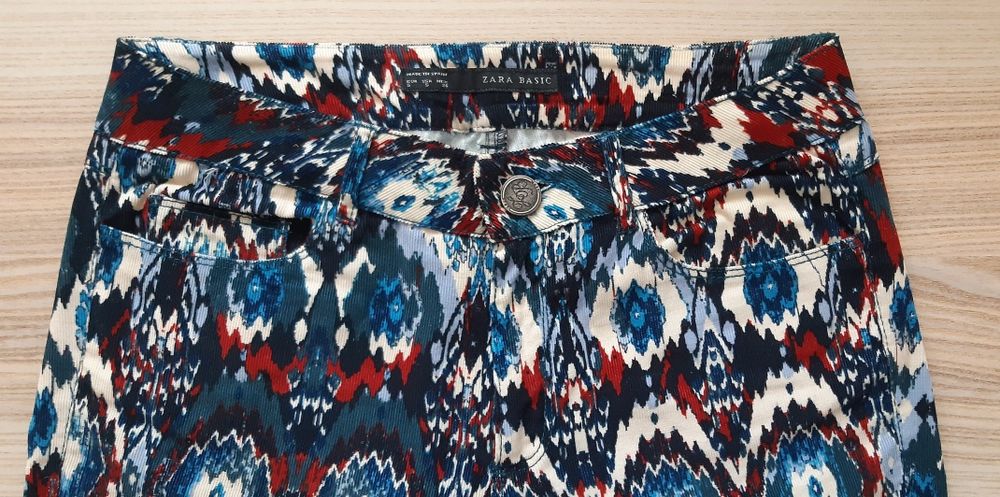 Calças estampado étnico / aztecas da Zara