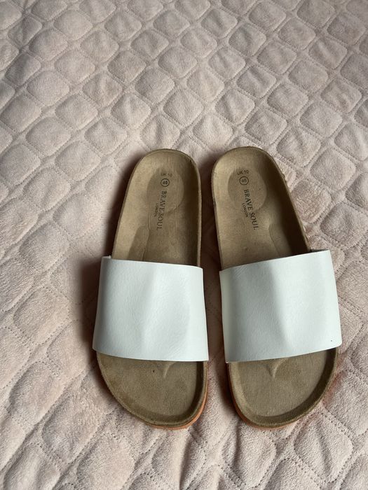 Нові білі шльопанці BRAVE SOUL LONDON