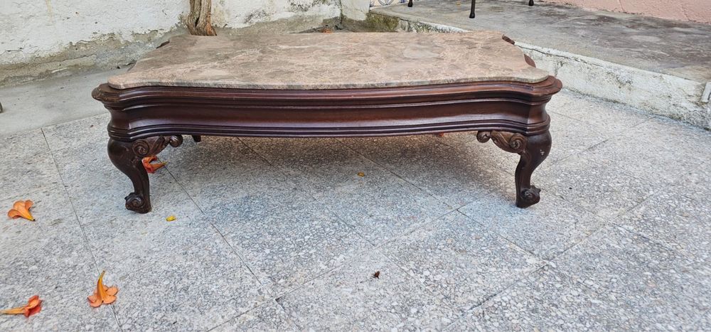 Mesa de centro com pedra
