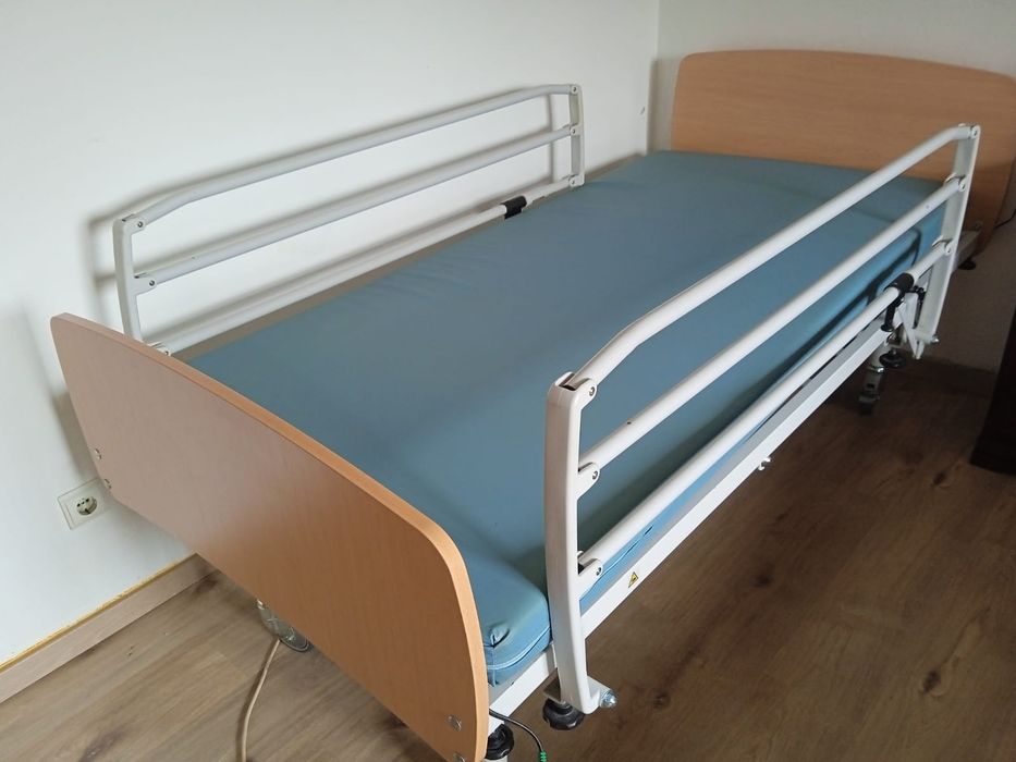 Cama articulada elétrica com comando