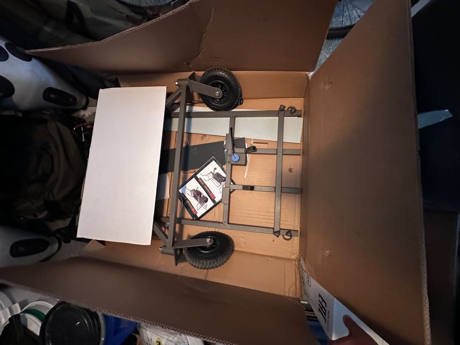 Fox Transporter 24V Power Plus Barrow (Including 2 x 9 Ah 12V Batteries and Charger) - taczka karpiowa