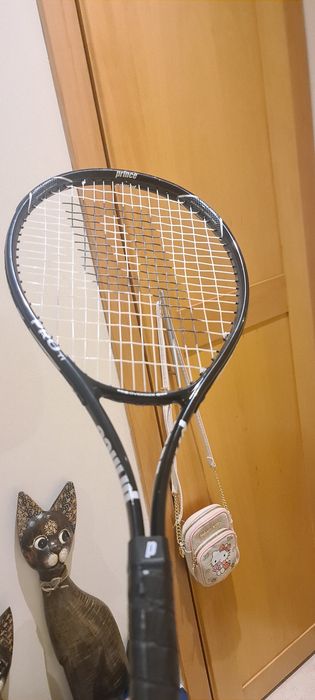 Raquete de tênis Prince TM16A-107 Arch Invader com capa. Punho Preto