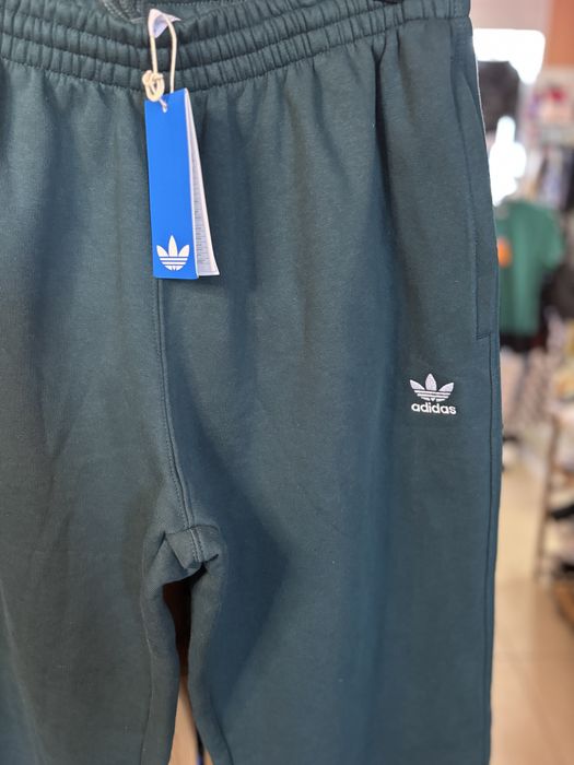Спортивні штани ADIDAS Originals. Вільного крою. Колекція 25 року.