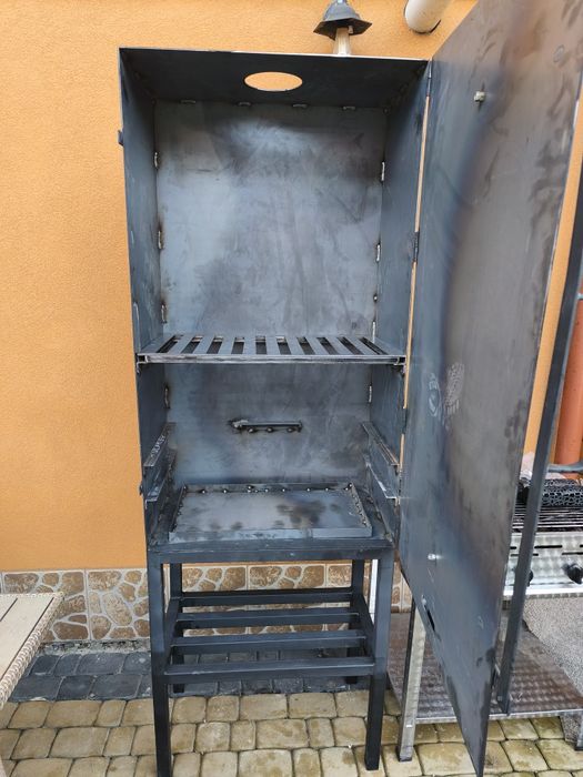 Grill, wędzarnia
