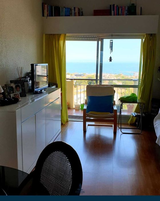 T0 no 9.º Andar com Vista Mar Deslumbrante e Varanda Ampla