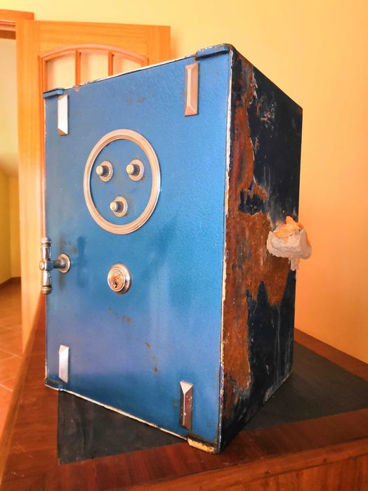 Antiguidades - Vendo Cofre Mecânico Séc. XX