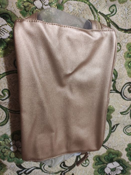 Продам жіночу косметичку