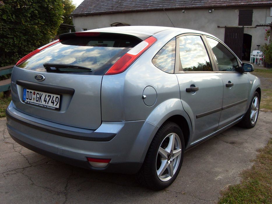 ford focus benzyna  2006 r  74 kw