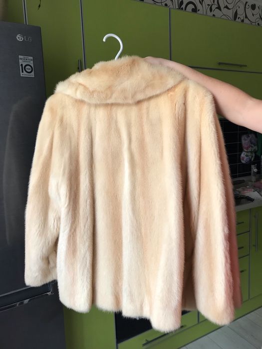 Продам шубу натуральную , норка
