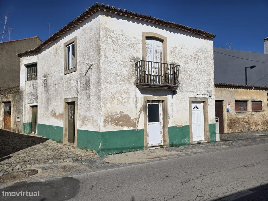 A Sua Próxima Renovação Começa Aqui: Moradias com Enorme Potencial