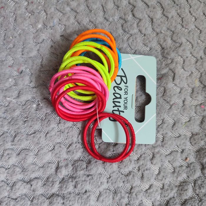 Zestaw nowych gumek do włosów