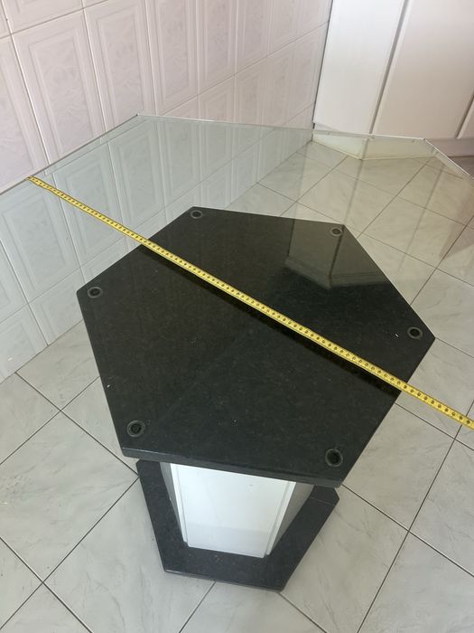 Mesa de vidro com base