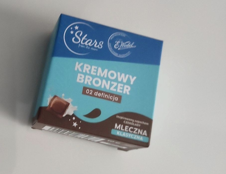 Kremowy bronzer-nowy