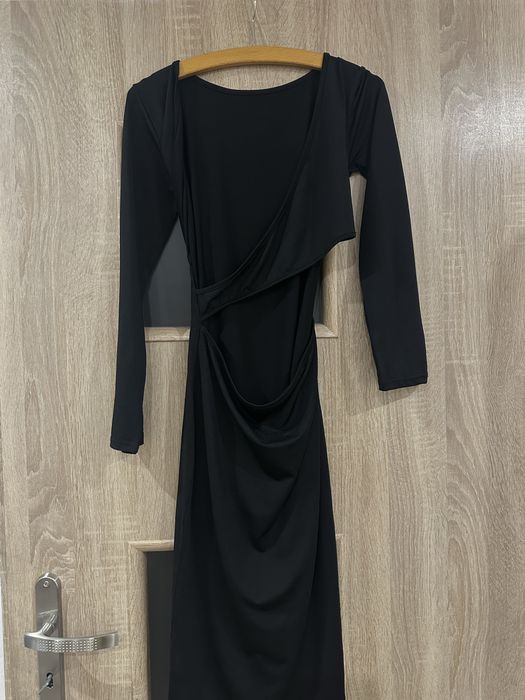 Sukienka czarna z rozcieciem na brzuchu rozmiar S