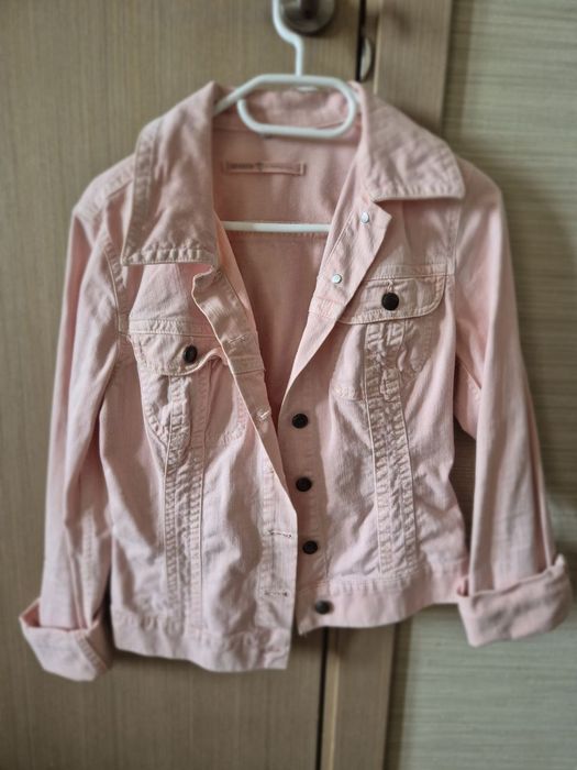 Продам Джинсовая женская куртка 
куртка(хорошее состояние)-150грн