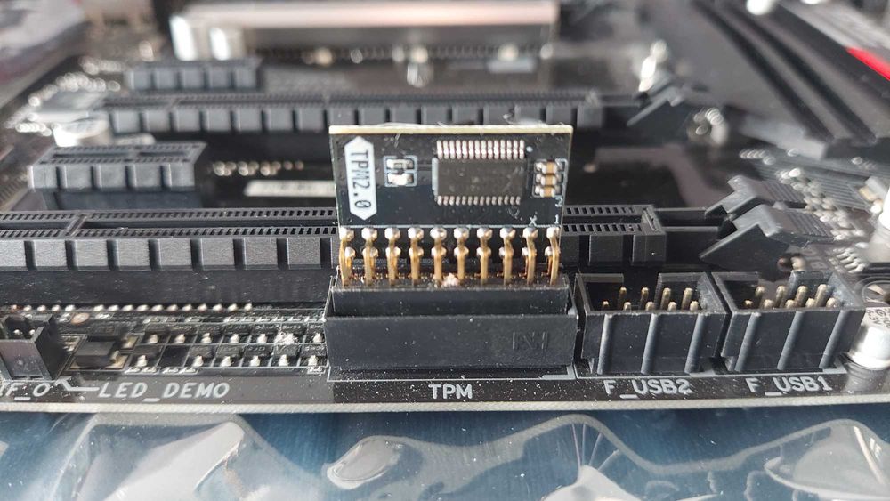 Zestaw 2: Intel i7-7700, Gigabyte Z270, 16GB DDR4, moduł TPM 2.0