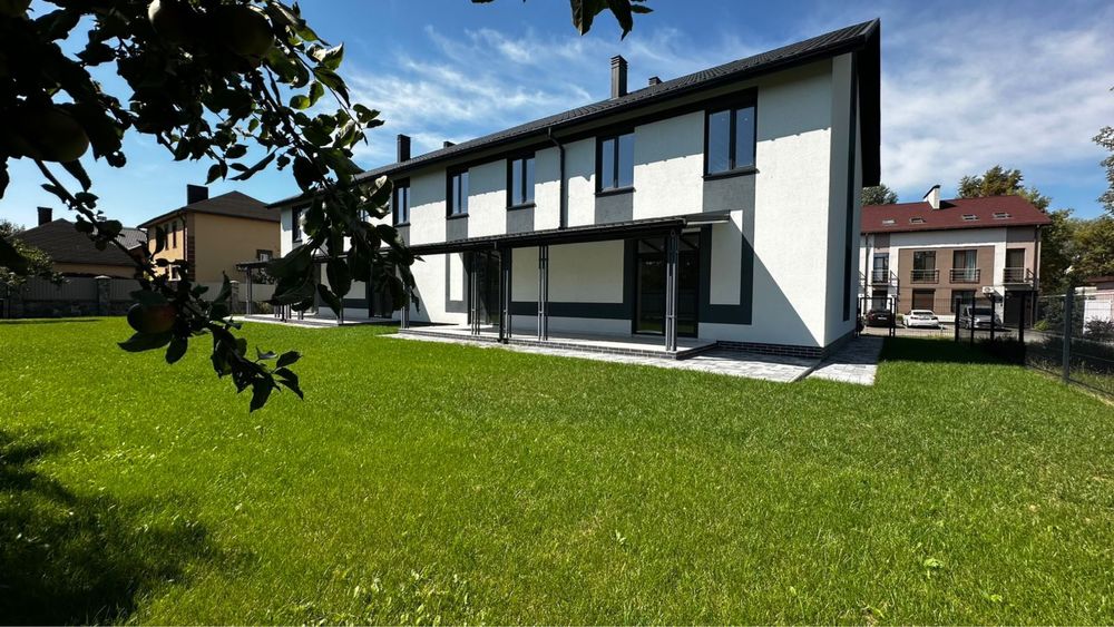 Продам таунхаус з оздобленням поряд з інфраструктурою