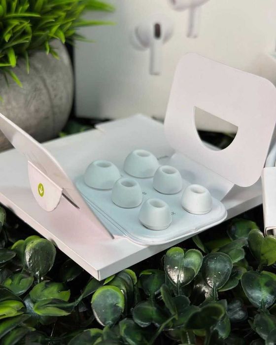 Apple AirPods Pro 2  з активним шумозаглушенням