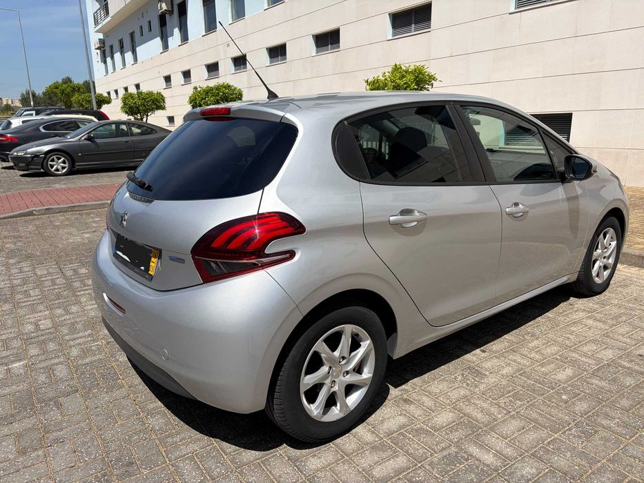 Peugeot 208 1.2 PureTech 82cv | 104.000 km | Correia Trocada — photo 4