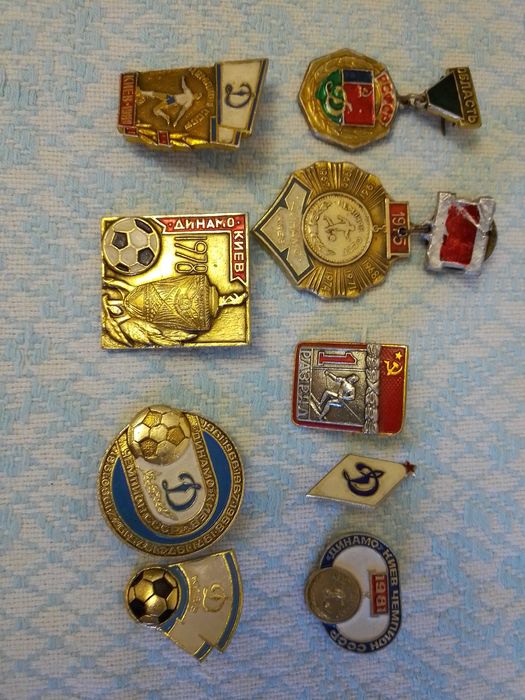Значки футбольні і спортивні