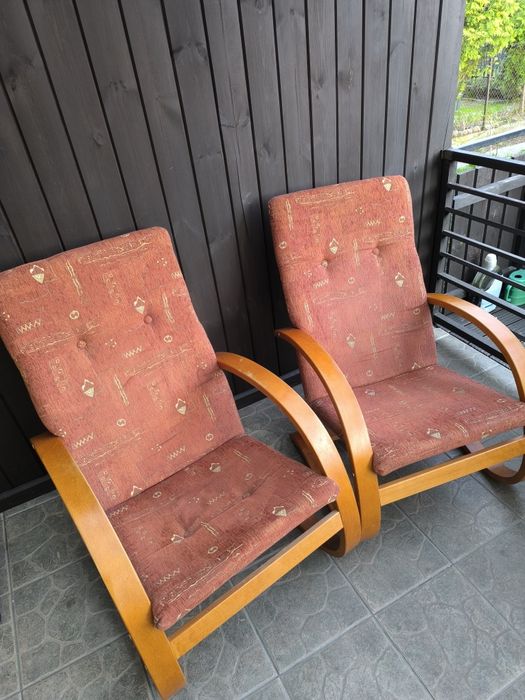 Dwa fotele typu Finka drewniane z ceglastym obiciem