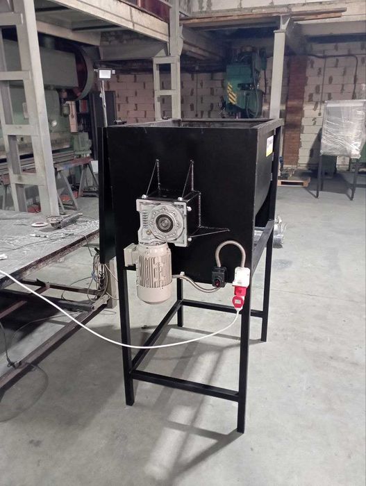 Змішувач шнековий від виробника. Кормосмеситель горизонтальный 200 л