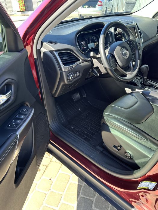 Продам Jeep Cherokee 2019
