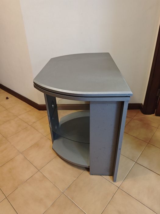 Móvel de televisão com tampo giratório