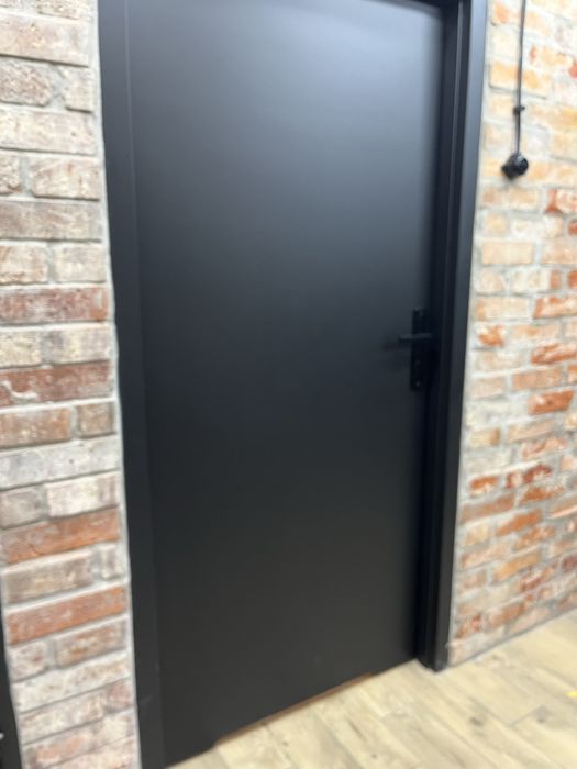 Drzwi czarne 90 cm