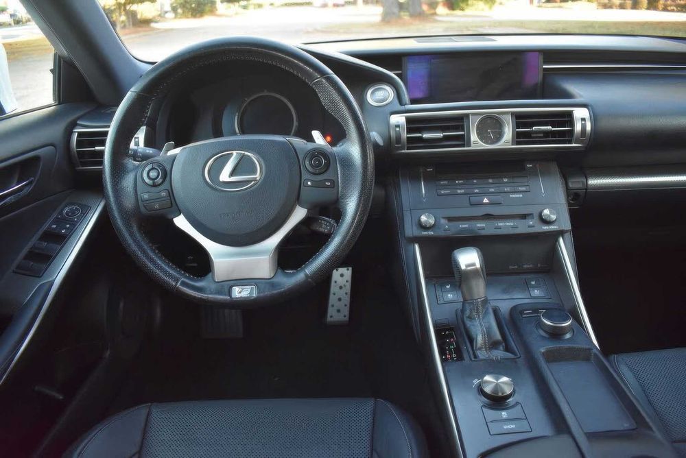 Lexus IS 200t      2016