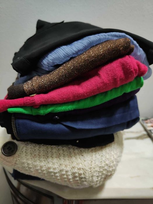 10 Peças de Roupa de Mulher S/ M - Calças, Casacos, Tops em Bom Estado