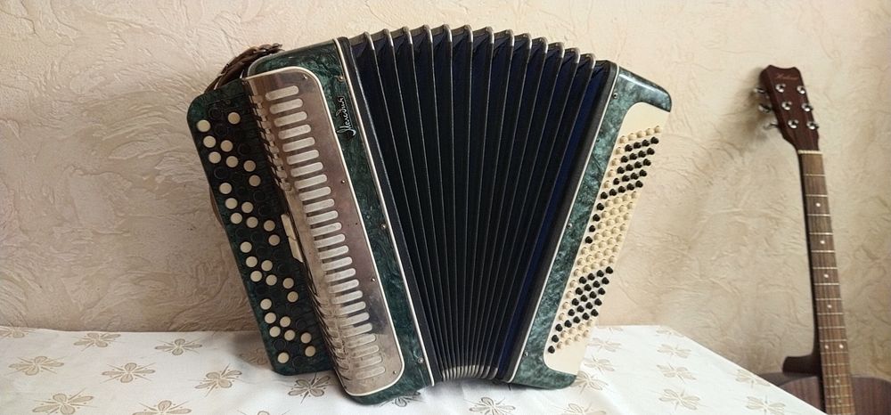 Красивий баян Кіровський