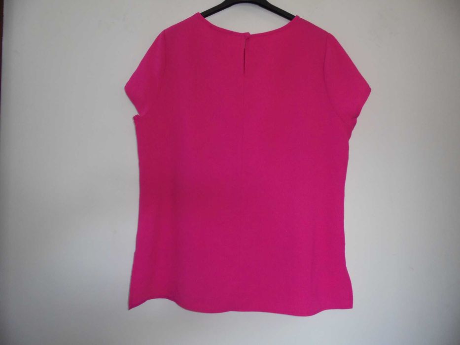 T-shirt de mulher cor de rosa linda