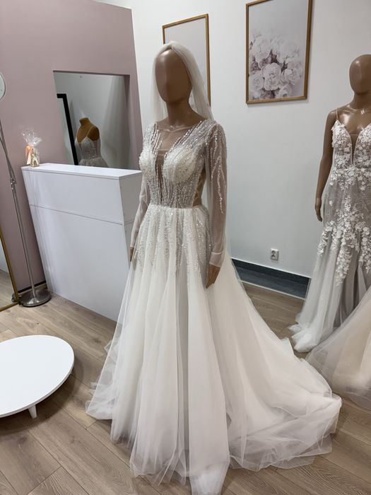 Nowa piekna błyszcząca suknia ślubna bogato zdobiona z rękawem 38