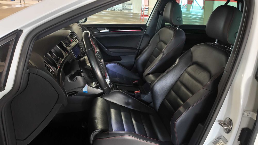 VW Golf VII GTI TSI BMT*DSG*Tecto de abrir*Pele*Bola de reboque*